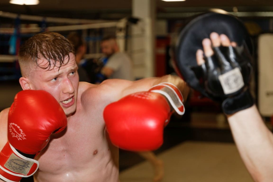 Angbot: Contact Sports Club