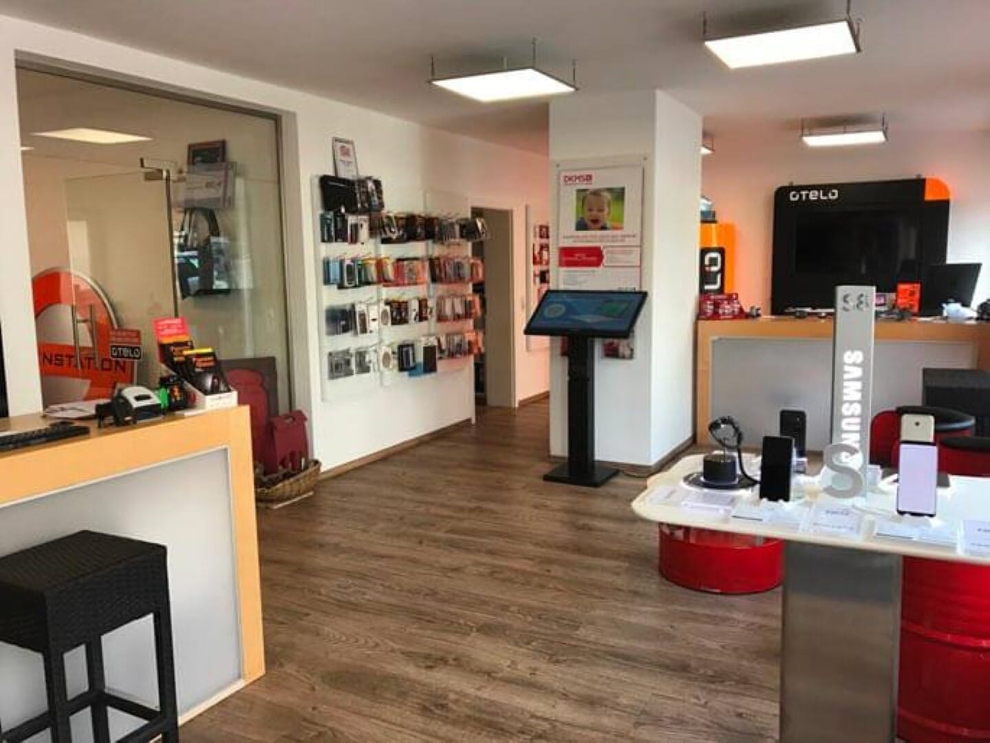 Angebot: Vodafone Lounge / Medien-Station